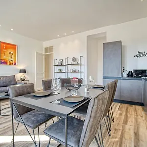 Superbe 3 Pièces Refait à Neuf Classé 4 étoiles Avec Ascenseur Et Balcon à Pied De La Et Du Palais Des Festivals Appartement Cannes